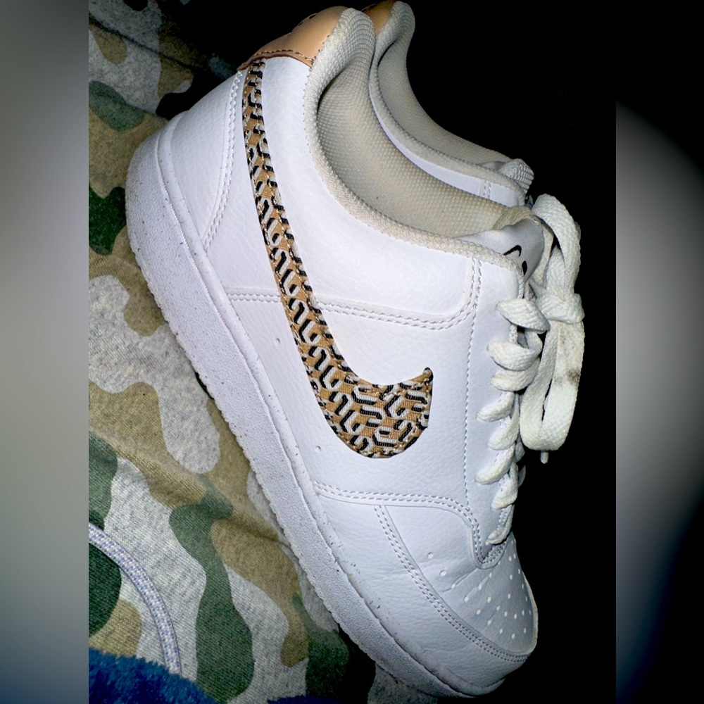 9.5 Nike Courts
